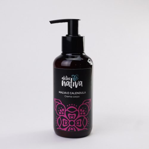 crema corpo malva e caledula in dispenser di plastica riciclata color ambra con pompetta